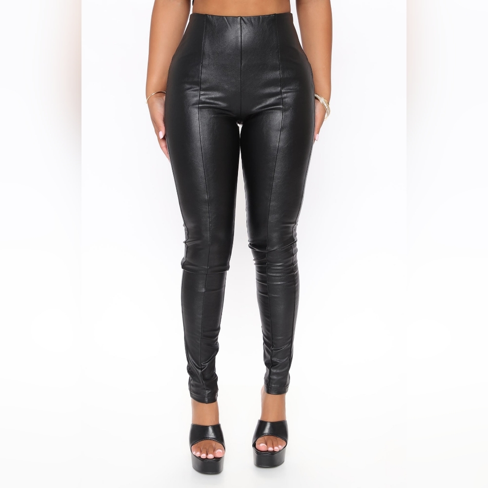 Backin it up Faux Leather leggings